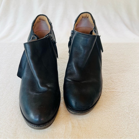 HÄLSA RYLEE EMBOSSED BLACK LEATHER ZIPPER ANKLE BOOTIES SIZE 9.5 - Picture 3 of 14